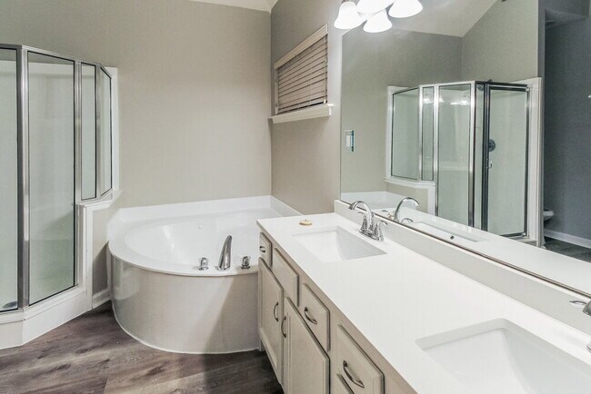 Building Photo - 7138 Queens Crown Ct