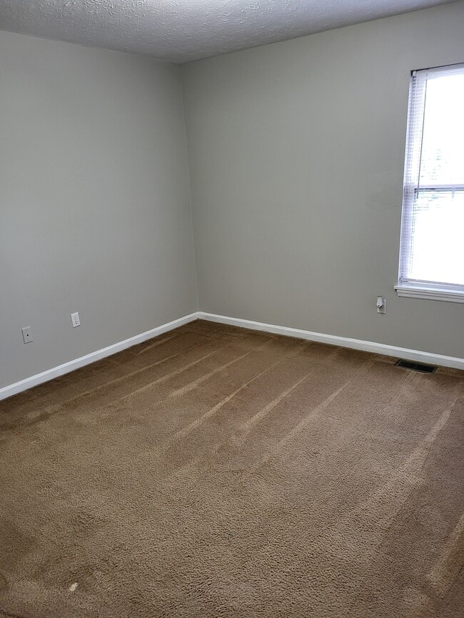 Building Photo - 211 Aqueduct Dr
