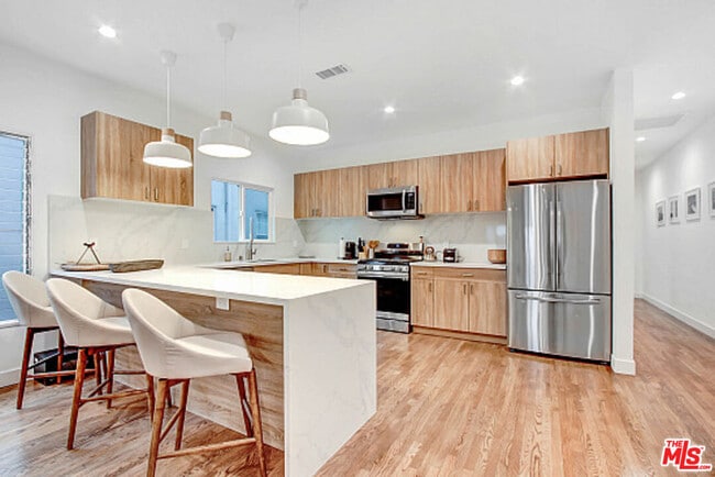 Building Photo - 434 N Ogden Dr