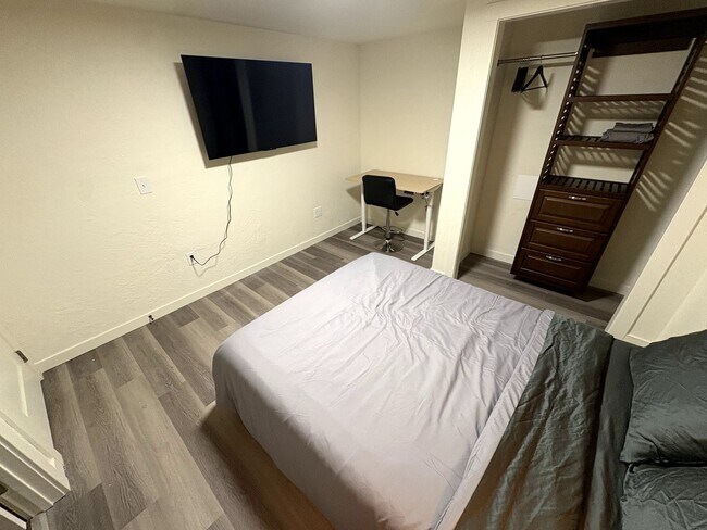 Building Photo - 720 N 10th St