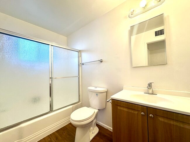 Building Photo - $400 Off Move In Special! Spacious 1 Bedroom with Hard Wood Flooring! Community Laundry and Off S...