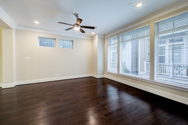 Building Photo - 726 N Shepherd Dr