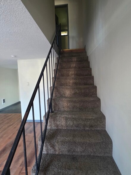 Building Photo - 121 NE Fern Pl