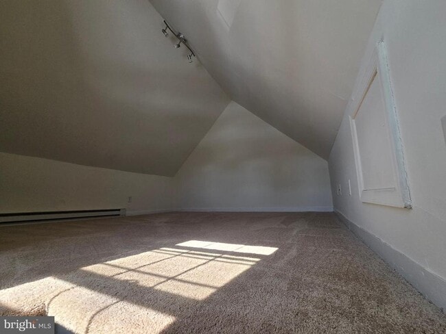 Building Photo - 76 Chestnut St