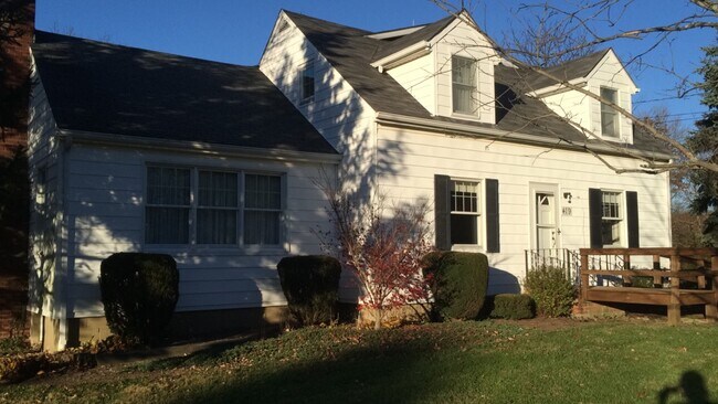 Primary Photo - 419 E Mennonite Rd