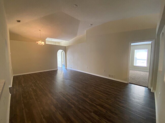 Building Photo - Beautiful Westside 3 Bedroom Home in Overland Park