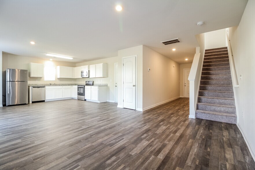 Building Photo - 200 Rawlings Hide Ln