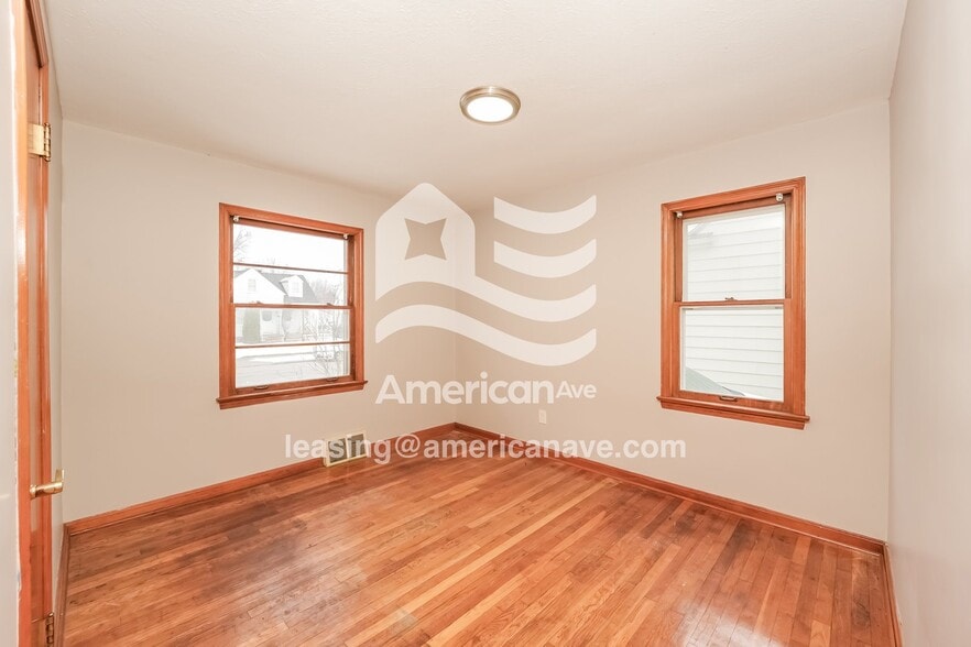 Building Photo - 364 E 330th St