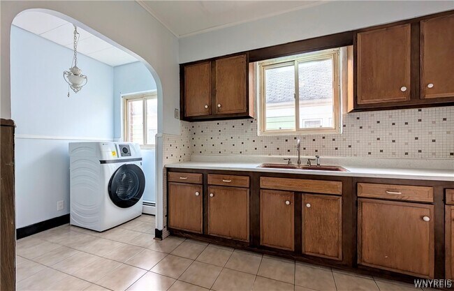 Building Photo - 95 Rand Ave