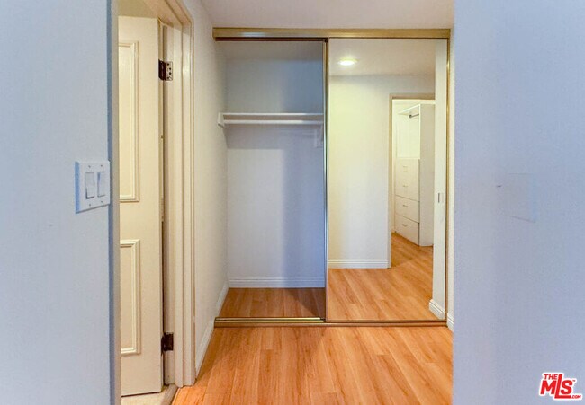 Building Photo - 1118 3rd St