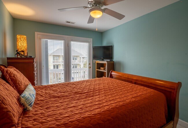 Building Photo - TIME TO SECURE A FURNISHED PROPERTY FOR THE FALL OF '26-SPRING OF '27