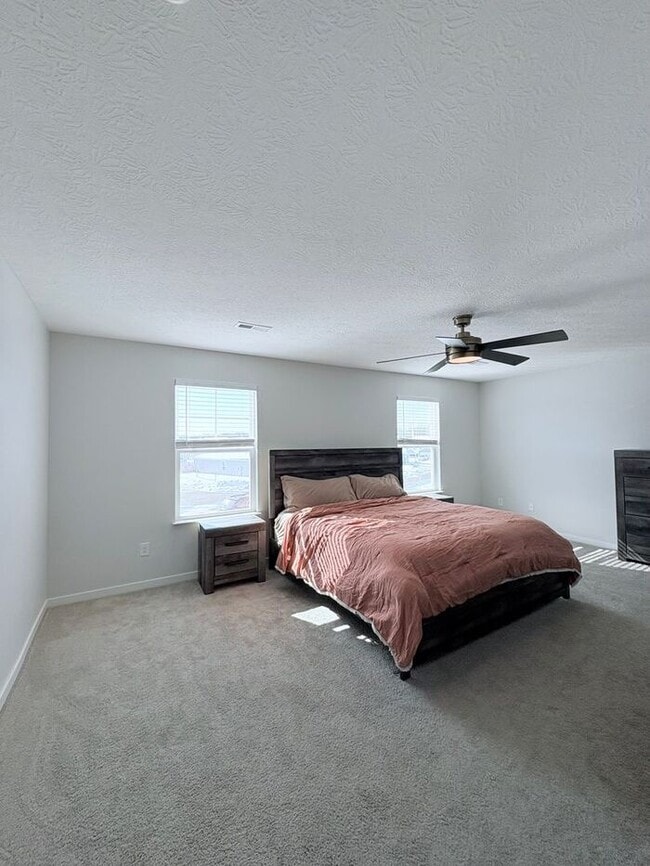 Building Photo - Charming 4 beds 2.5 baths in Newark!