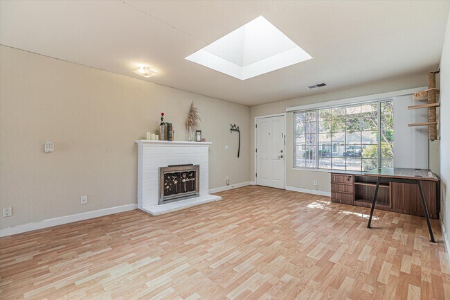 Building Photo - 755 Enright Ave