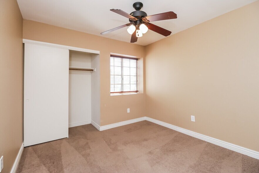 Building Photo - 1915 S 39th St