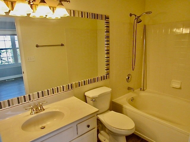 Building Photo - 2667 Woodmere Dr