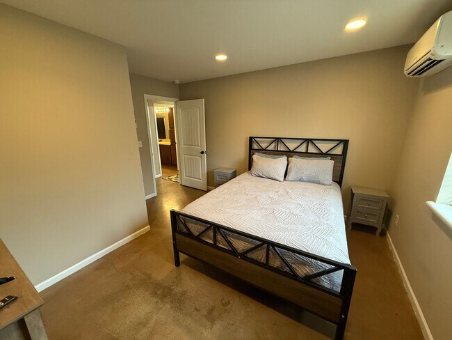 Building Photo - Nowells Subdivision Town Homes - Fully Furnished and Utilities Included