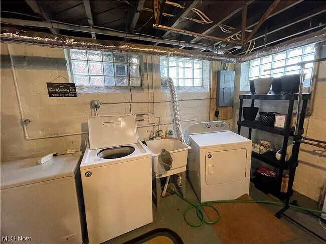 Building Photo - 2086 Marlindale Rd