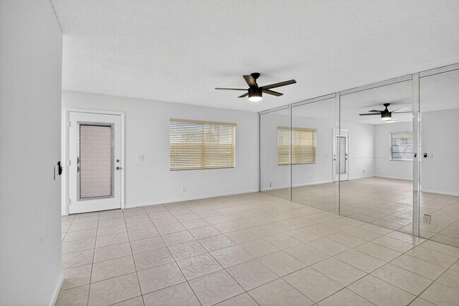 Building Photo - 341 Capri H
