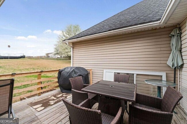 Building Photo - 22 Valley Creek Dr SW