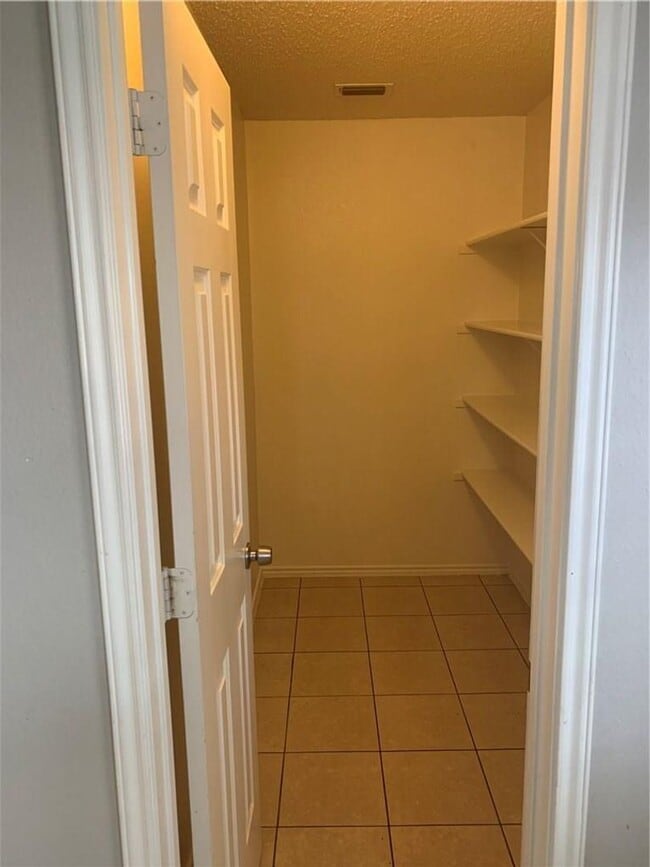 Building Photo - 5416 Pandale Valley Dr