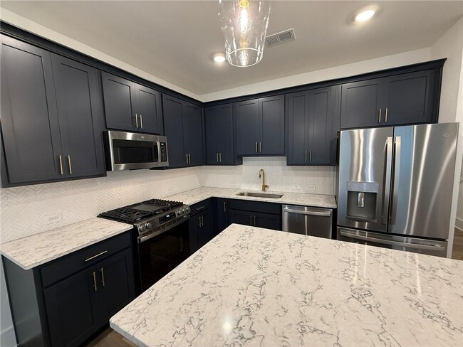 Building Photo - 1702 Gunnin Trce NW