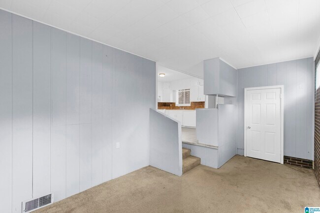 Building Photo - 9805 Maple Ln