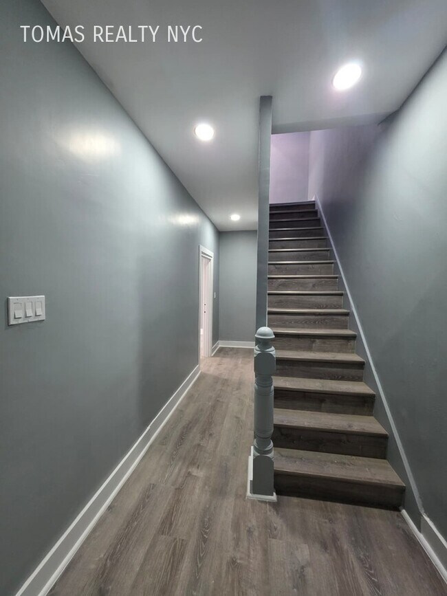 Building Photo - 243 Woodworth Ave