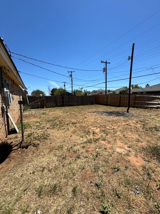 Building Photo - 4411-2 Kemper St