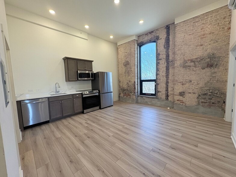 Building Photo - The Grandview Hotel