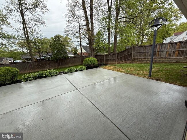 Building Photo - 416 Breslin Rd