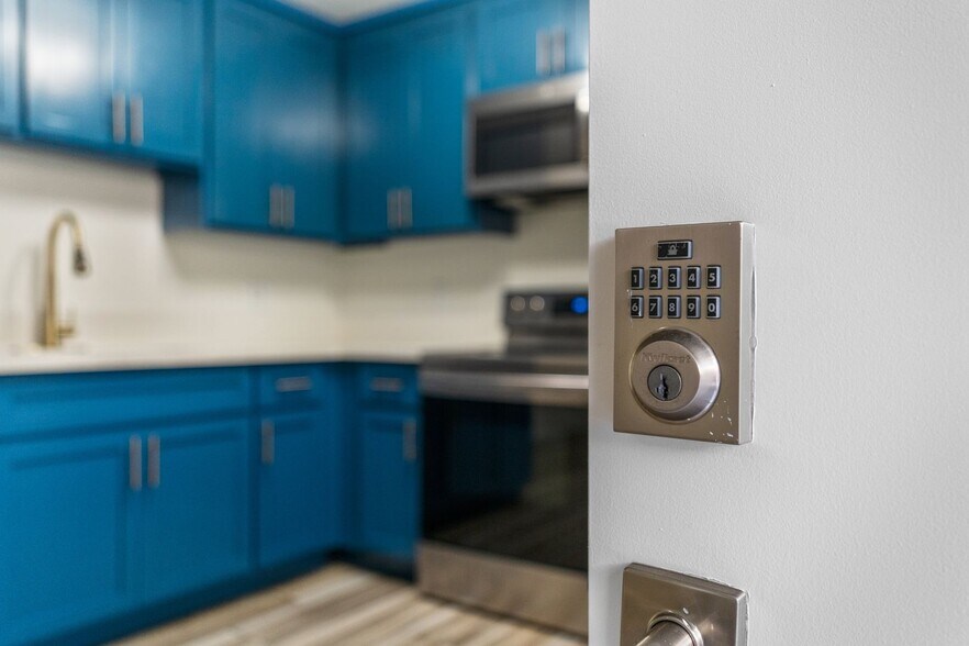 Building Photo - 1332 Walnut Ave