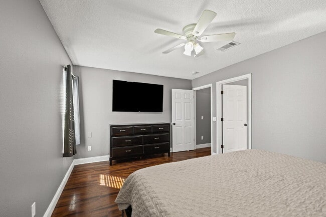 Building Photo - Pet Friendly 3-bedroom, 2-bath brick home with an office in southwest Pensacola