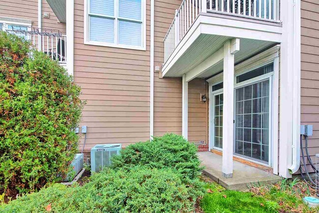 Building Photo - 453 Albany Ct