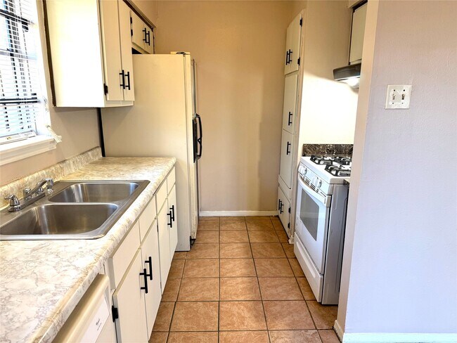 Building Photo - 3619 Kilkenny Dr