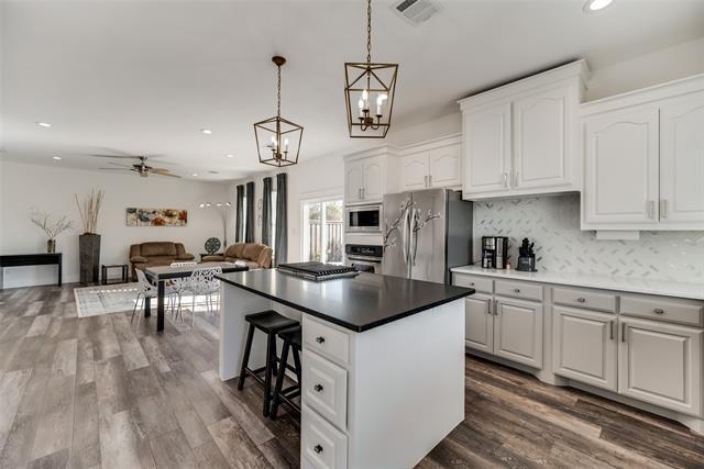 Building Photo - 633 Rose Garden Dr