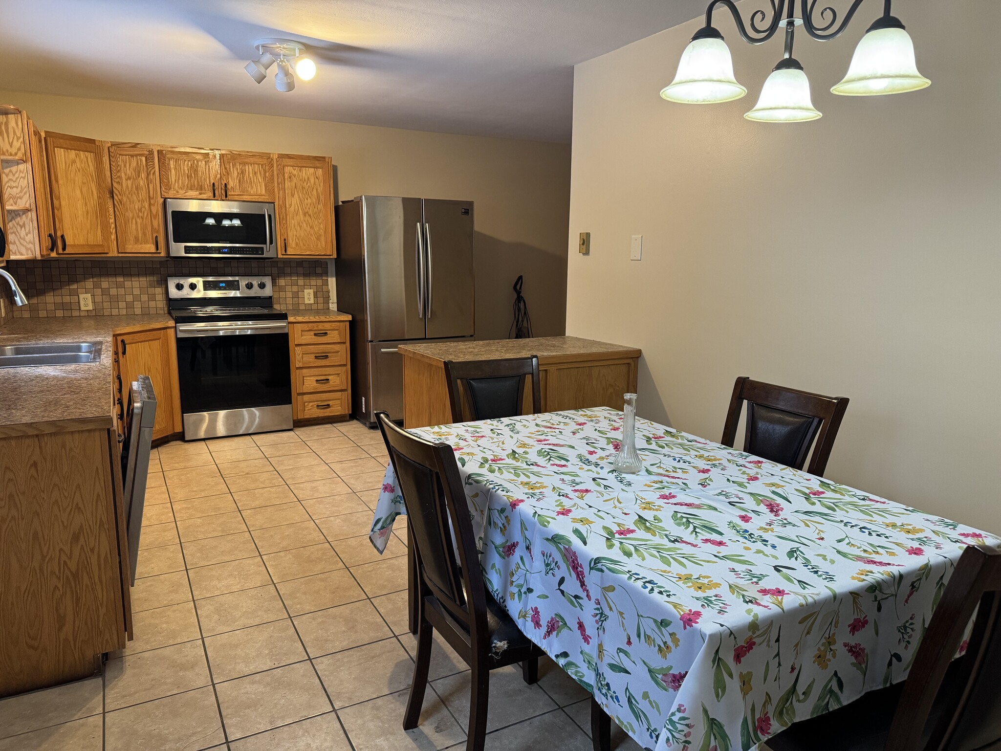 Building Photo - 285 1/4 Walnut St