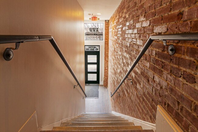 Building Photo - Penthouse in Downtown Asheville 3BD/3.5BA ...