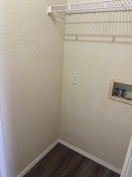 Building Photo - 600 Woods Dr