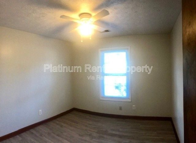 Building Photo - 1331 Bailing Dr