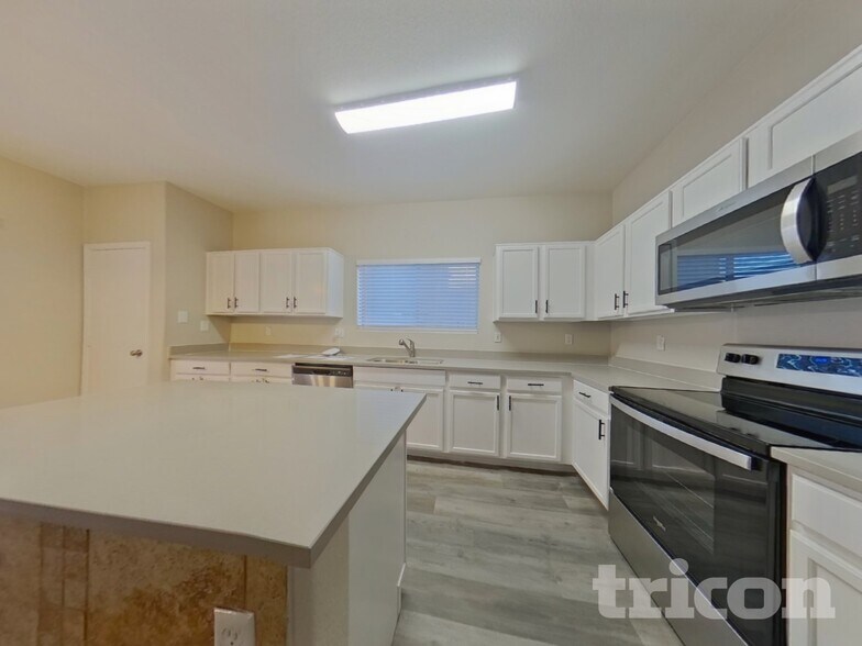 Building Photo - 2840 W Mineral Butte Dr