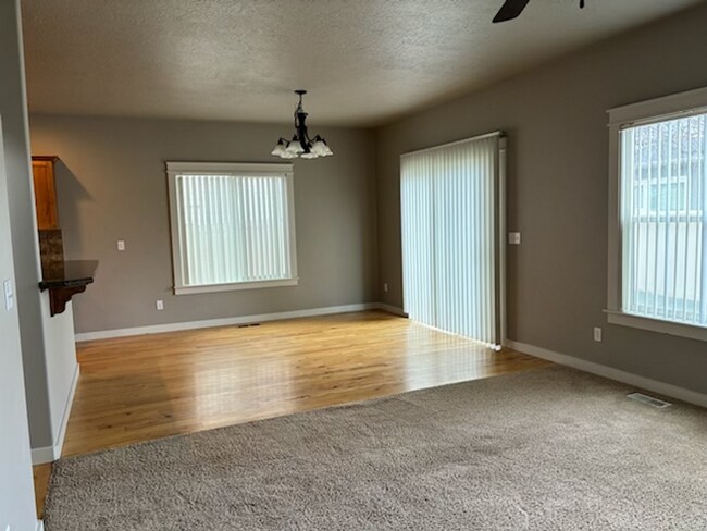 Building Photo - 4526 N Kilee Ave