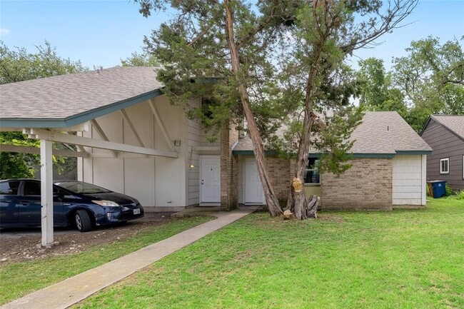 Building Photo - 6903 Woodhue Dr
