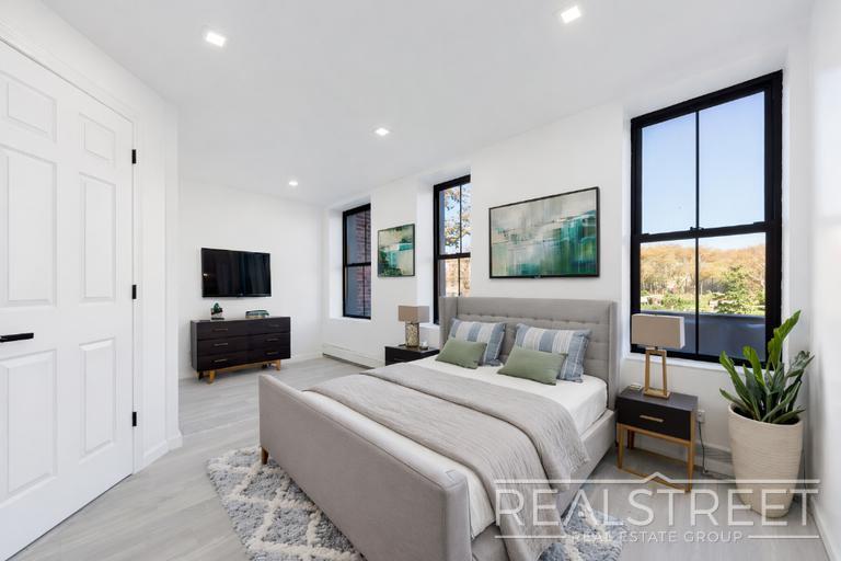 Building Photo - Brand New 4 Bed 3 bath Upper Duplex in Bed Stuy Townhouse!