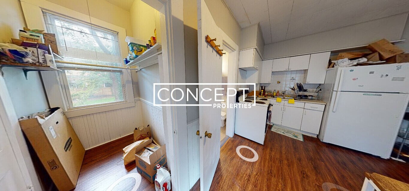 Building Photo - 8 Forest St