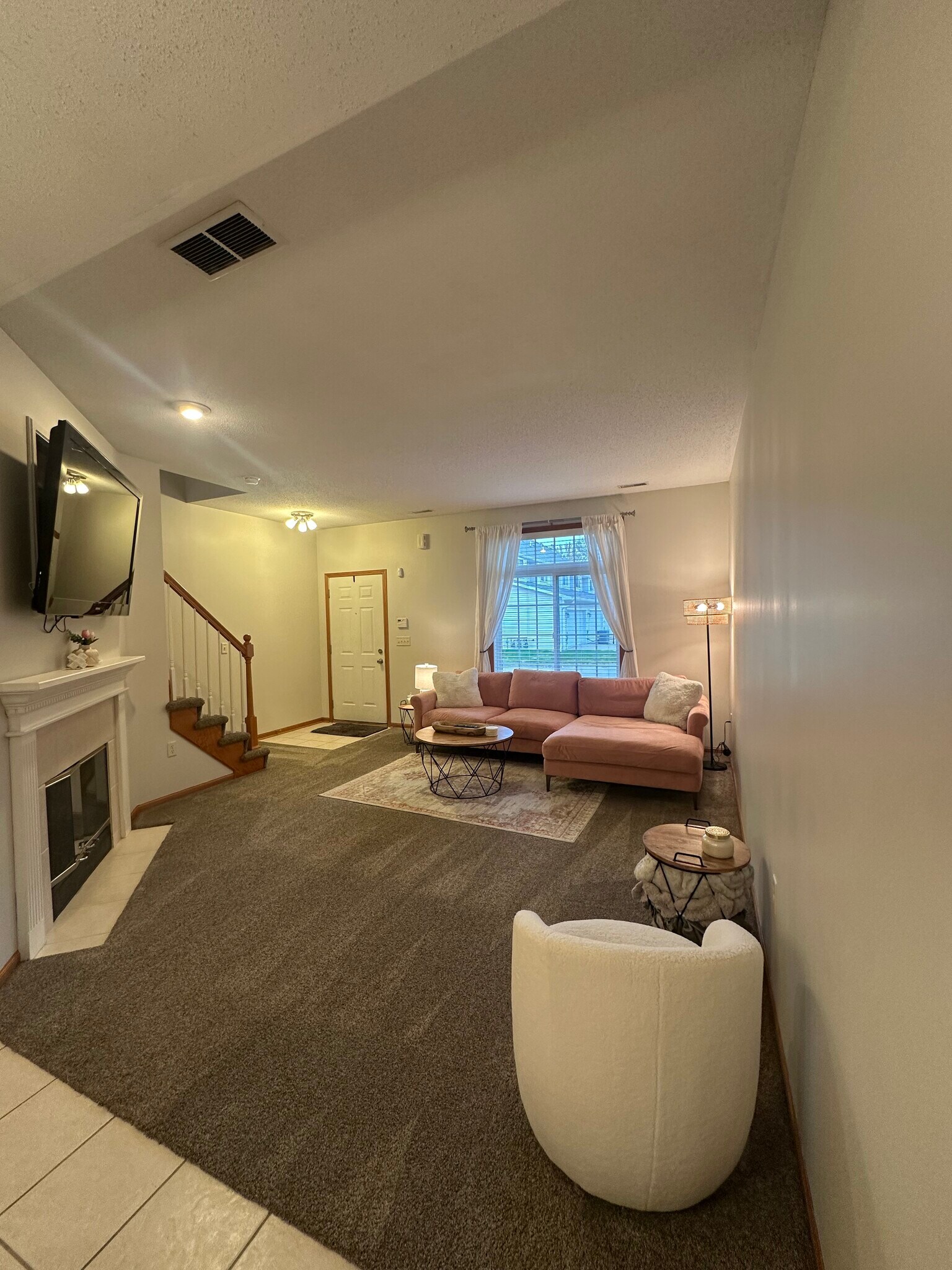 Building Photo - 2132 Ridgeview Cir