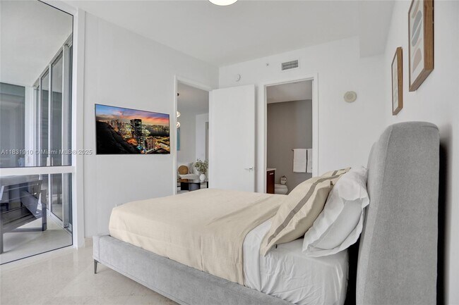 Building Photo - 18101 Collins Ave