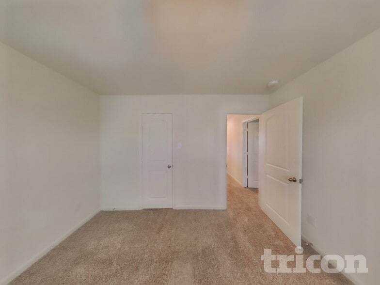 Building Photo - 230 Banjo Trl