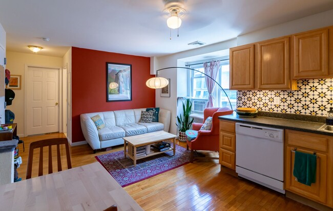 Building Photo - 4813 Walton Ave