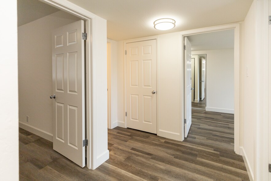 Building Photo - 409 Portofino Dr