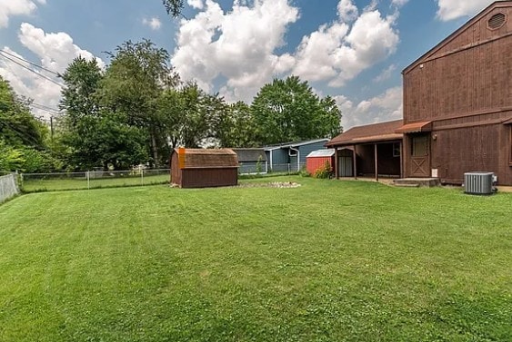 Building Photo - 2723 Hillview Dr